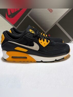 Nike Air Max 90 Shoes Black White Gold "Steelers" FN6958-002 Men's Size 8.5.